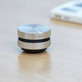 Mini bocina bluetooth portátil de conducción ósea.